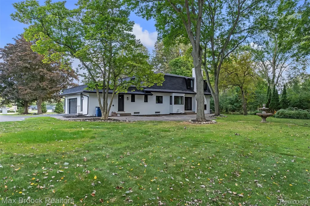 7244 Lahser Road Bloomfield Hills City MI 48301