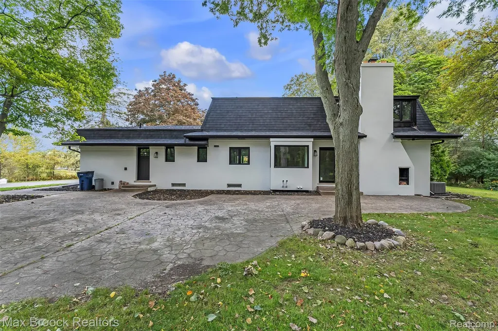 7244 Lahser Road Bloomfield Hills City MI 48301