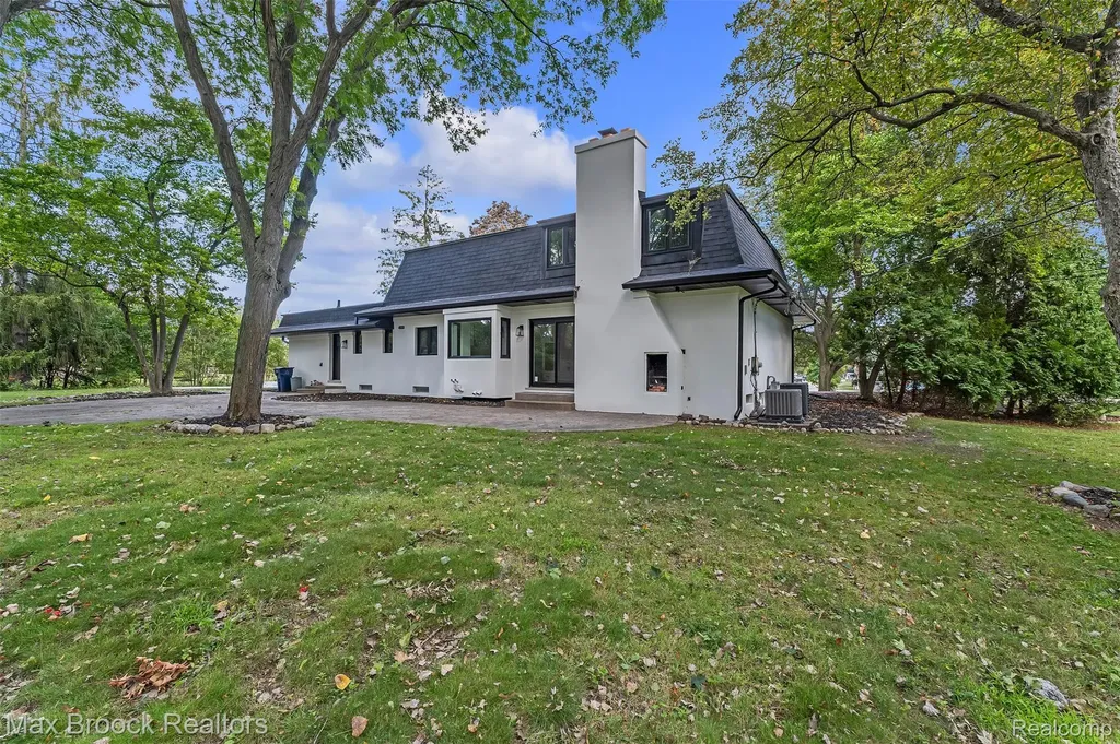 7244 Lahser Road Bloomfield Hills City MI 48301