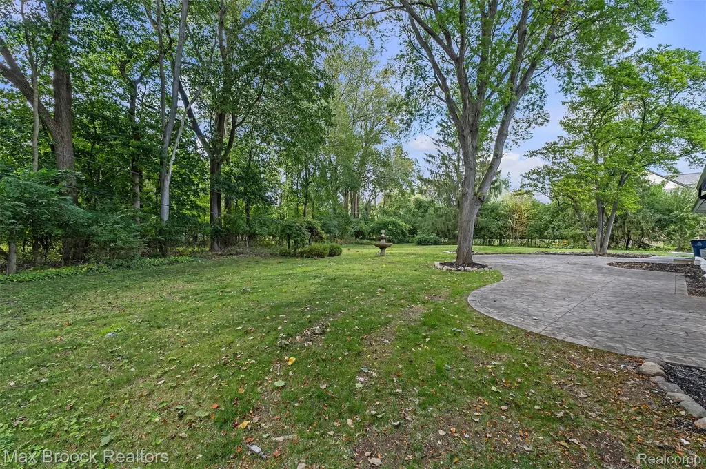 7244 Lahser Road Bloomfield Hills City MI 48301