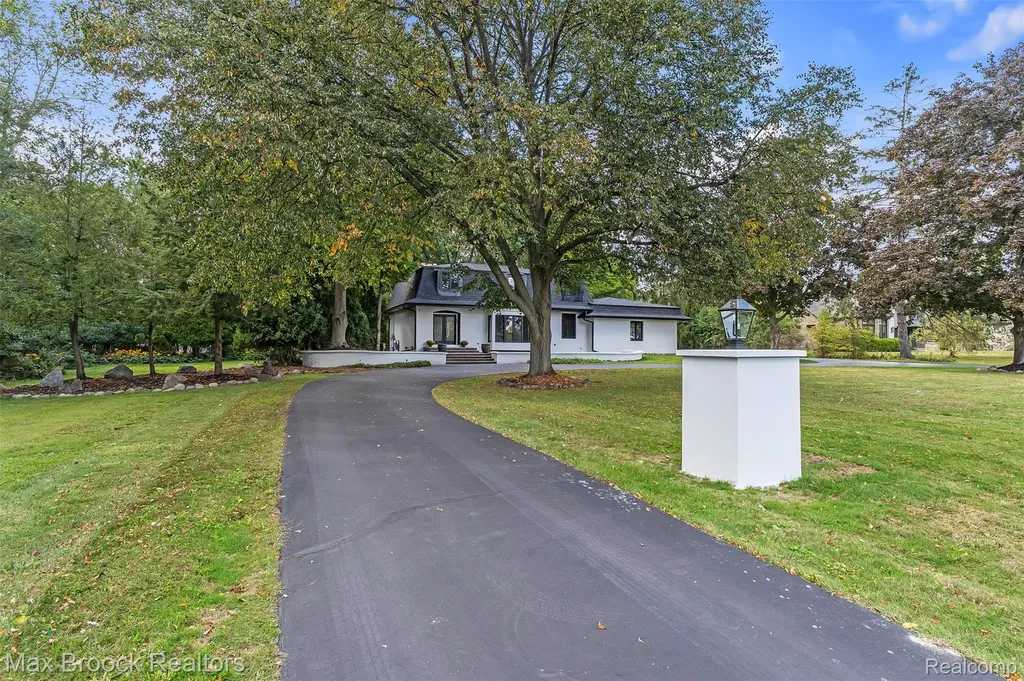7244 Lahser Road Bloomfield Hills City MI 48301
