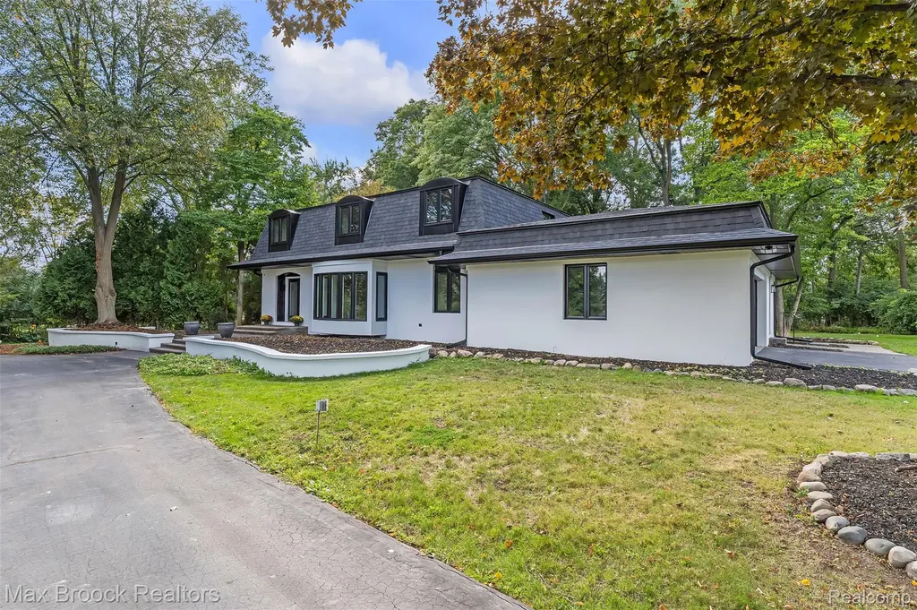 7244 Lahser Road Bloomfield Hills City MI 48301