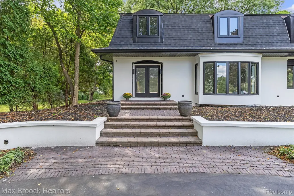 7244 Lahser Road Bloomfield Hills City MI 48301
