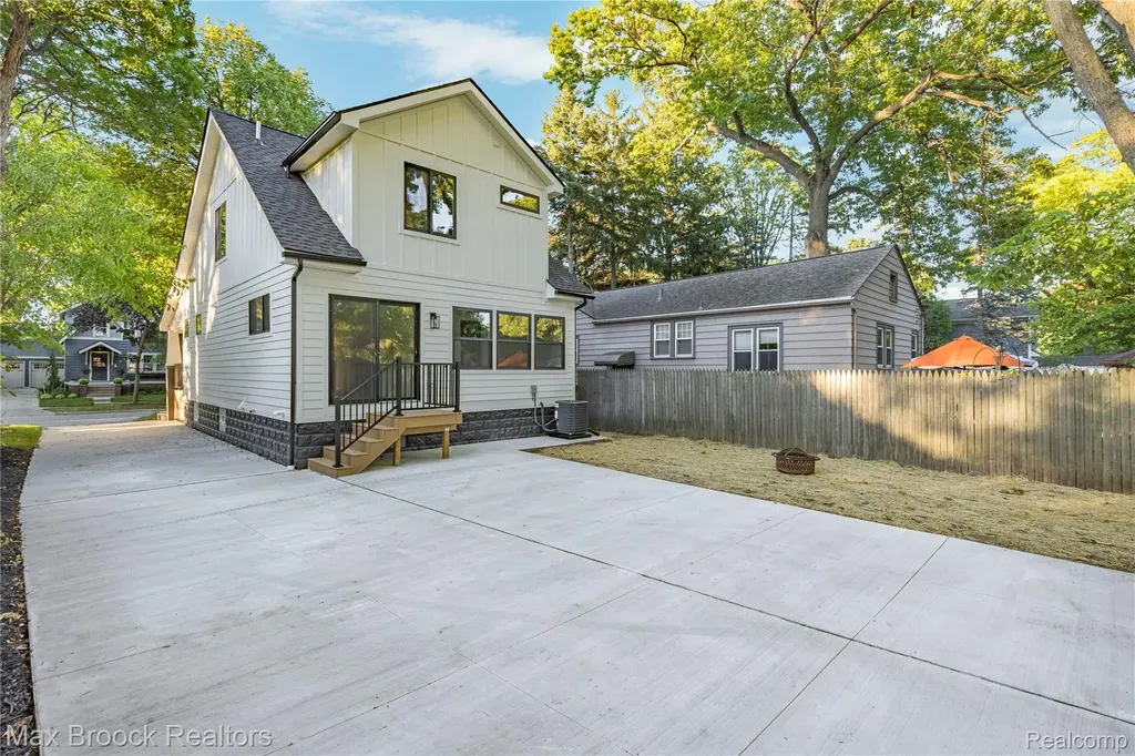 36 Woodward Heights Boulevard Pleasant Ridge City MI 48069