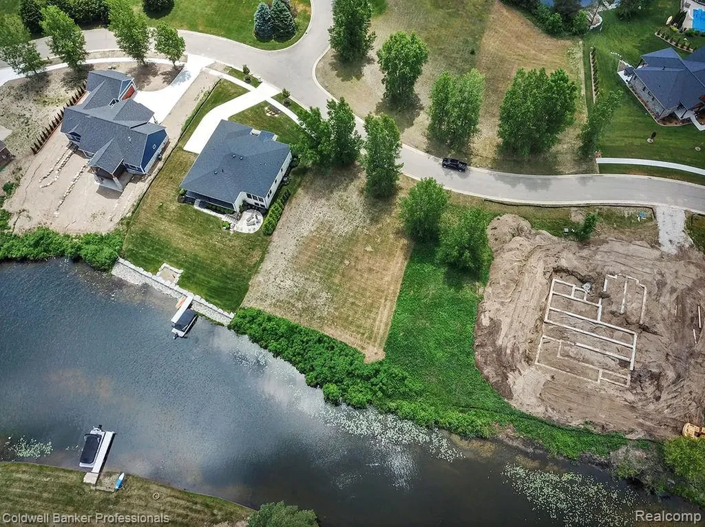 1932 Sandy Shores Drive Oxford Charter Township MI 48371