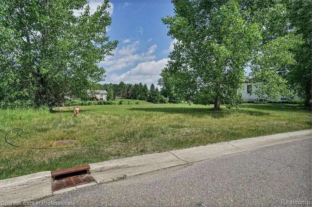 1932 Sandy Shores Drive Oxford Charter Township MI 48371