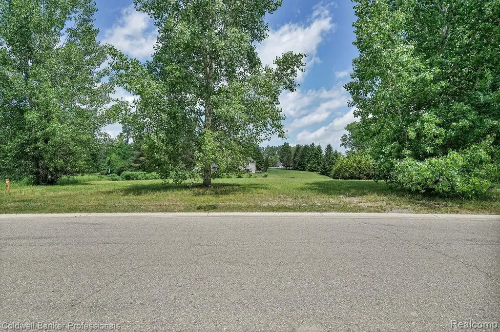 1932 Sandy Shores Drive Oxford Charter Township MI 48371