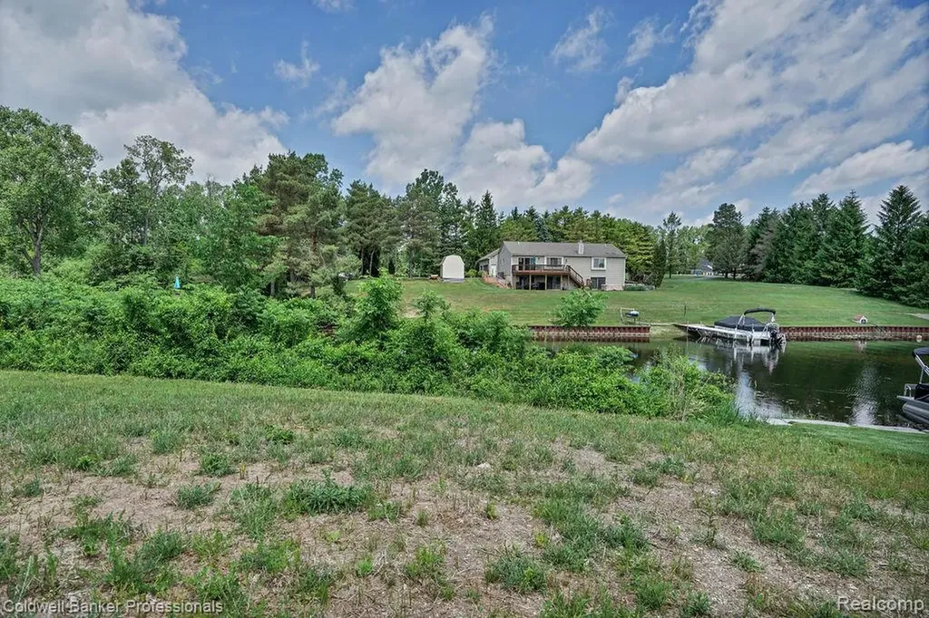 1932 Sandy Shores Drive Oxford Charter Township MI 48371