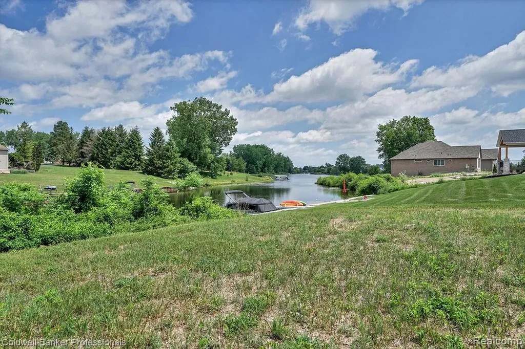 1932 Sandy Shores Drive Oxford Charter Township MI 48371