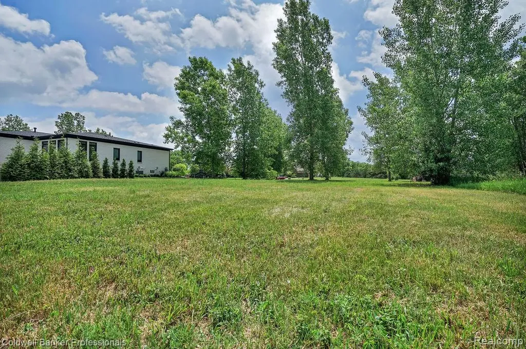1932 Sandy Shores Drive Oxford Charter Township MI 48371