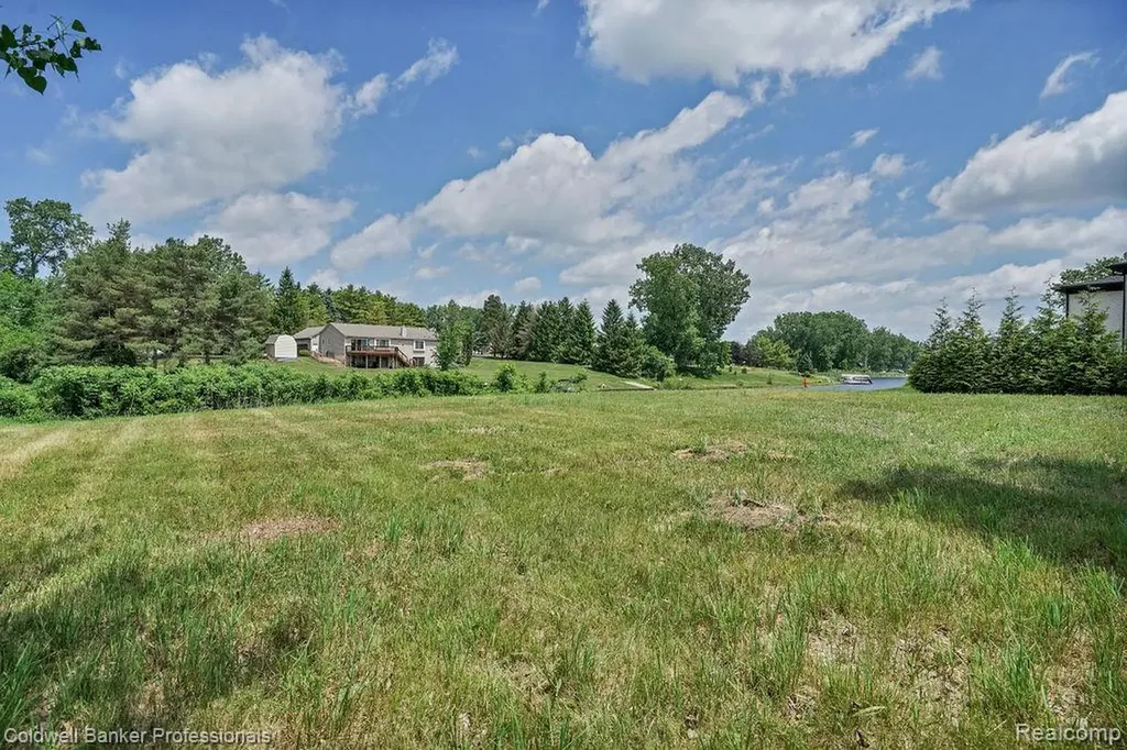 1932 Sandy Shores Drive Oxford Charter Township MI 48371