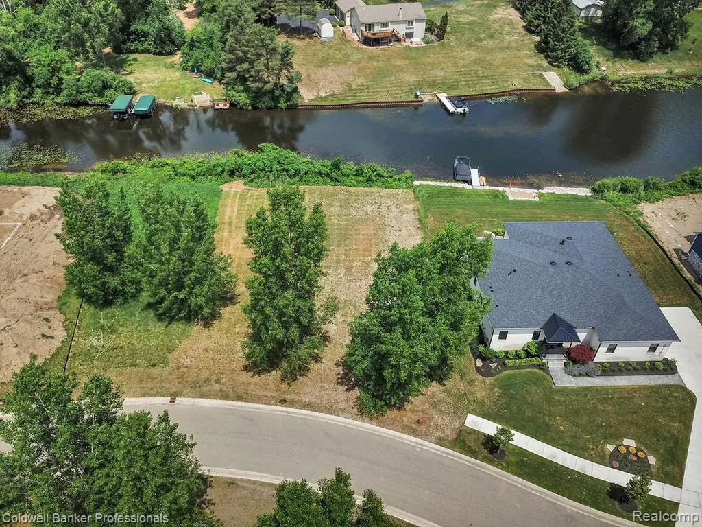 1932 Sandy Shores Drive Oxford Charter Township MI 48371