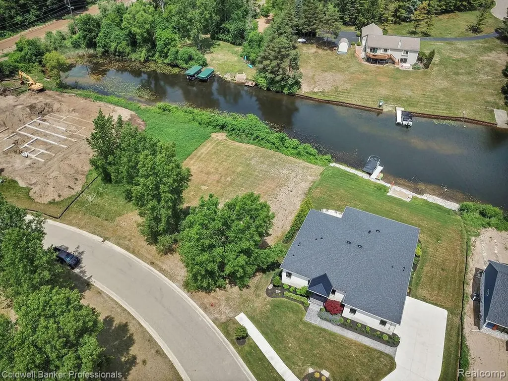 1932 Sandy Shores Drive Oxford Charter Township MI 48371