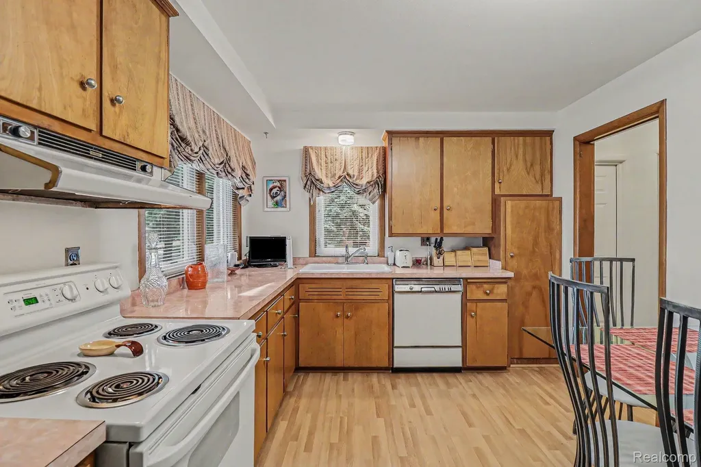 17141 Faust Avenue Detroit City MI 48219