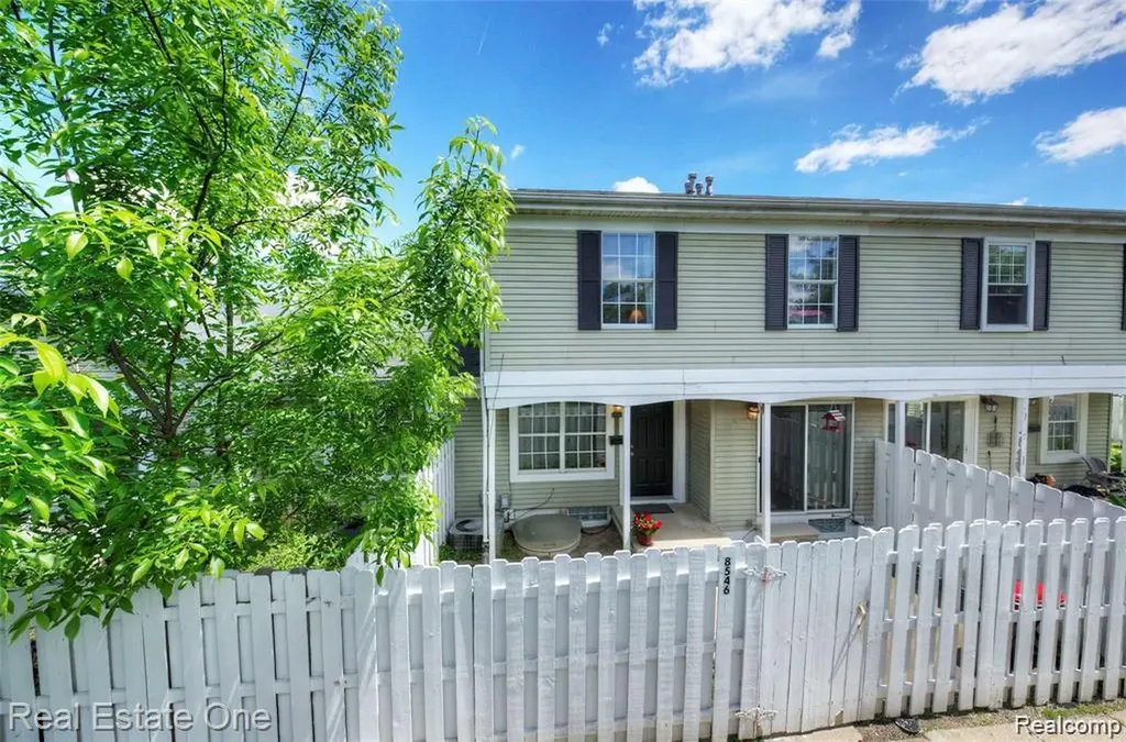 8542 Spinnaker Way Ypsilanti Charter Township MI 48197