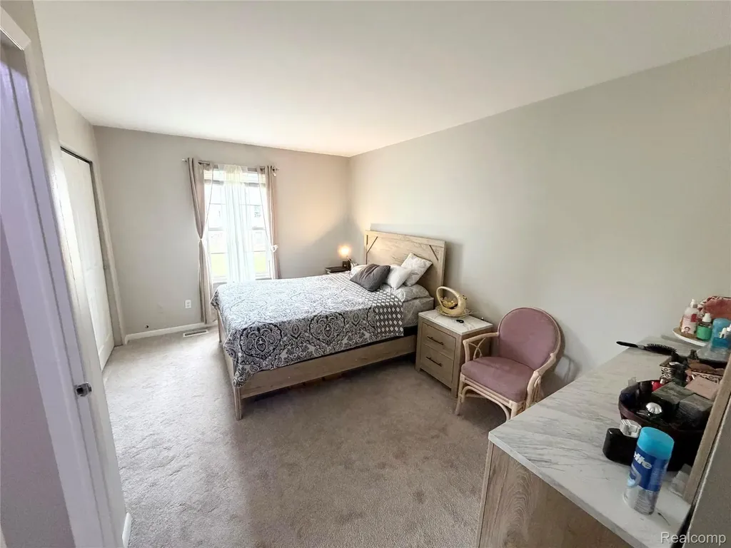 8542 Spinnaker Way Ypsilanti Charter Township MI 48197