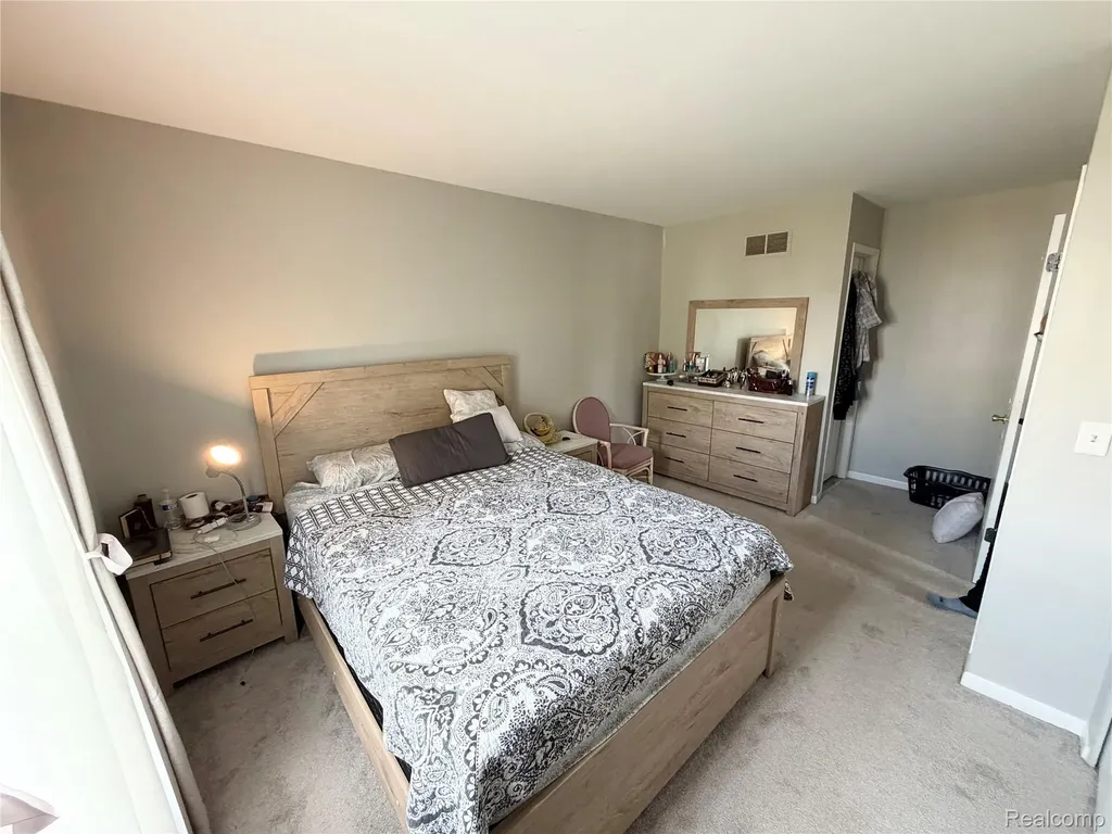 8542 Spinnaker Way Ypsilanti Charter Township MI 48197