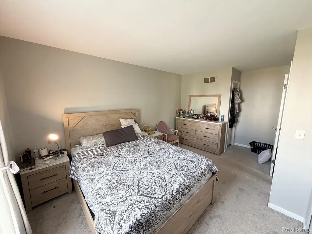 8542 Spinnaker Way Ypsilanti Charter Township MI 48197