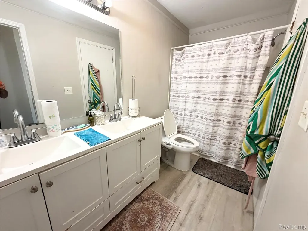 8542 Spinnaker Way Ypsilanti Charter Township MI 48197