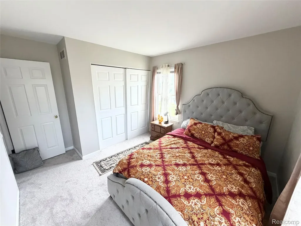 8542 Spinnaker Way Ypsilanti Charter Township MI 48197