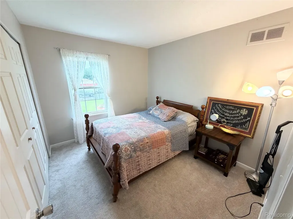 8542 Spinnaker Way Ypsilanti Charter Township MI 48197