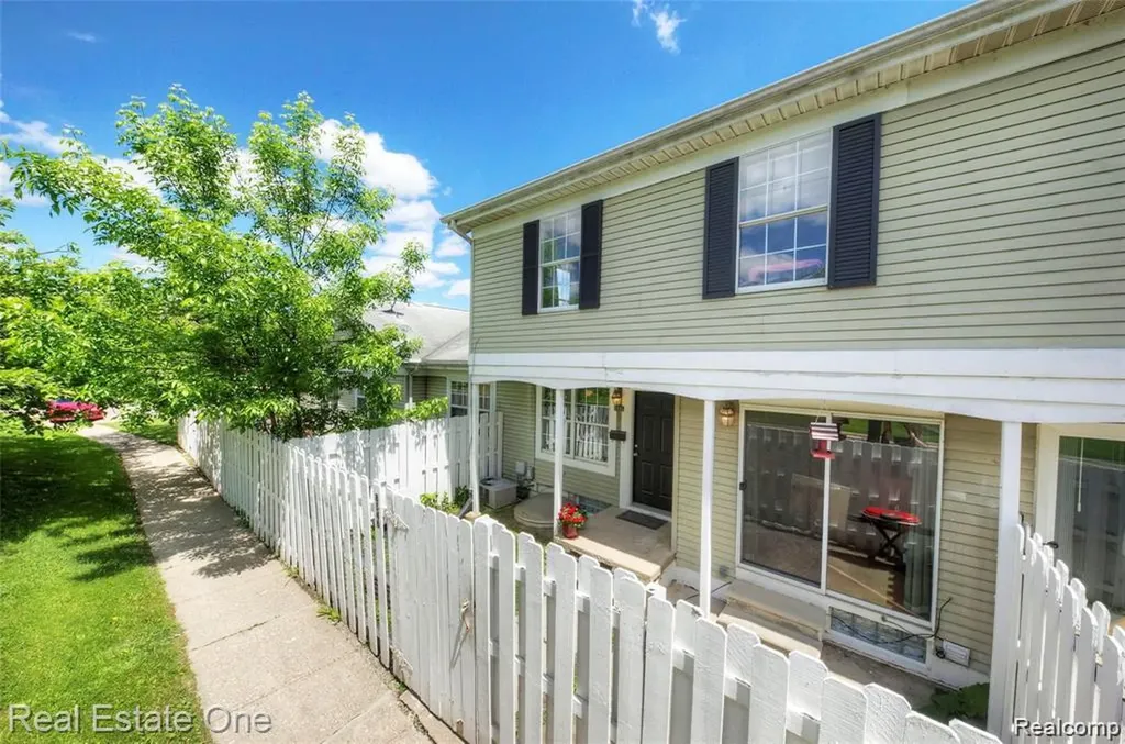 8542 Spinnaker Way Ypsilanti Charter Township MI 48197