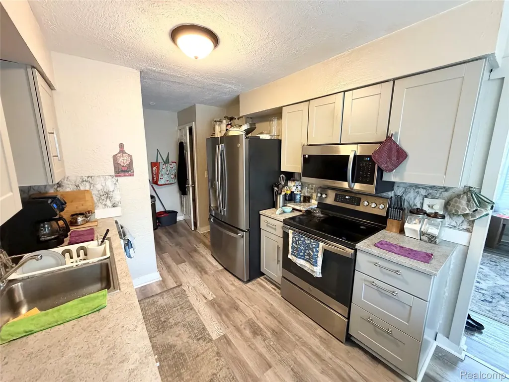 8542 Spinnaker Way Ypsilanti Charter Township MI 48197