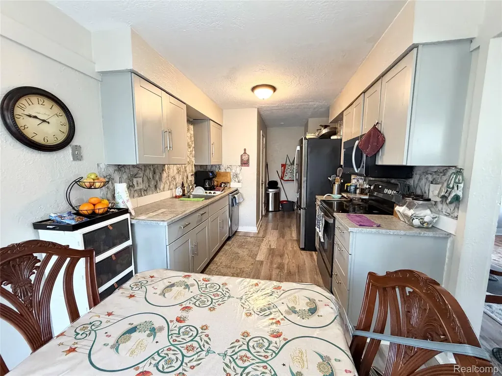 8542 Spinnaker Way Ypsilanti Charter Township MI 48197
