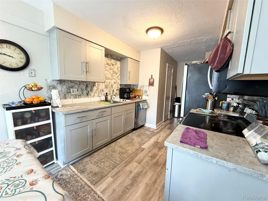 8542 Spinnaker Way Ypsilanti Charter Township MI 48197
