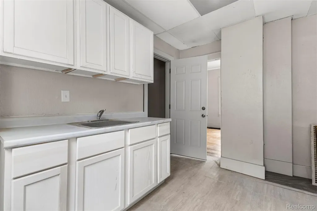 32 W Woodward Street Ecorse City MI 48229