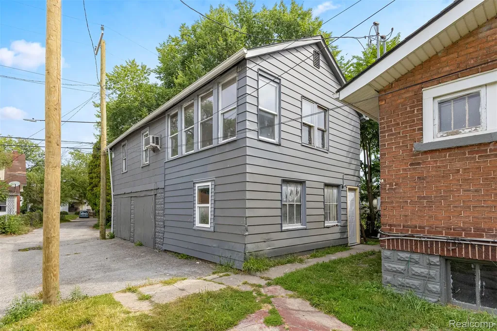 32 W Woodward Street Ecorse City MI 48229