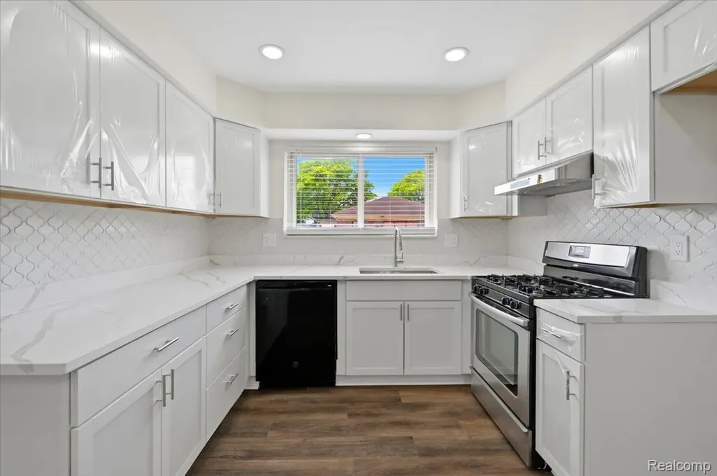 33058 Ione Drive Sterling Heights City MI 48310
