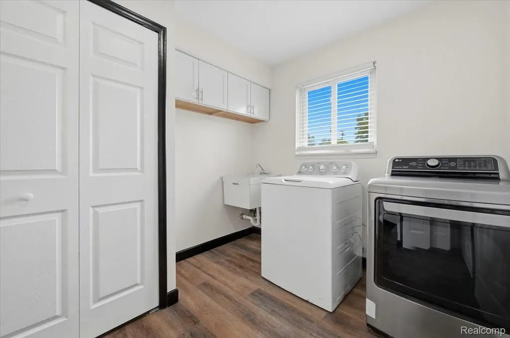 33058 Ione Drive Sterling Heights City MI 48310