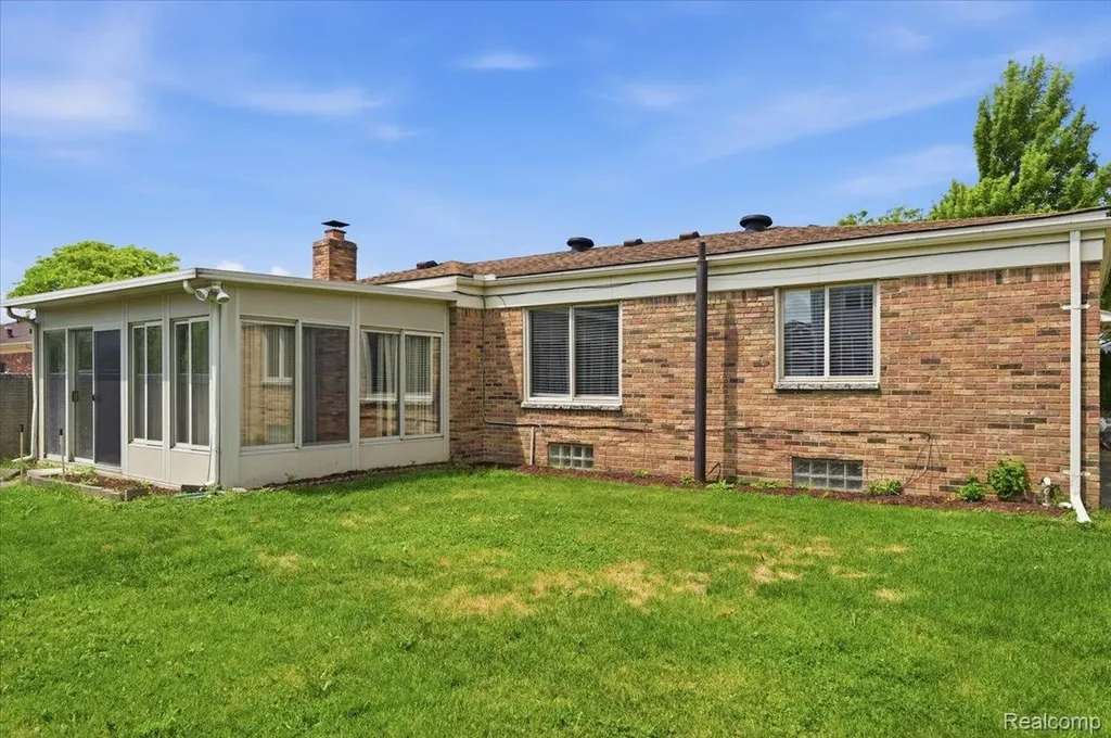 33058 Ione Drive Sterling Heights City MI 48310