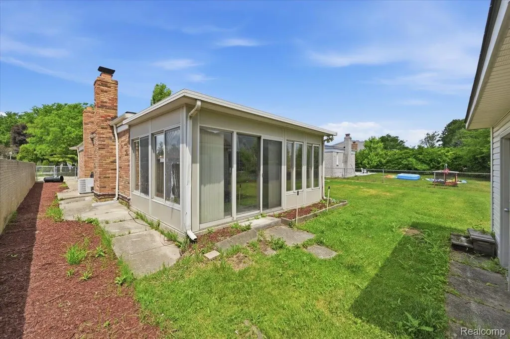 33058 Ione Drive Sterling Heights City MI 48310
