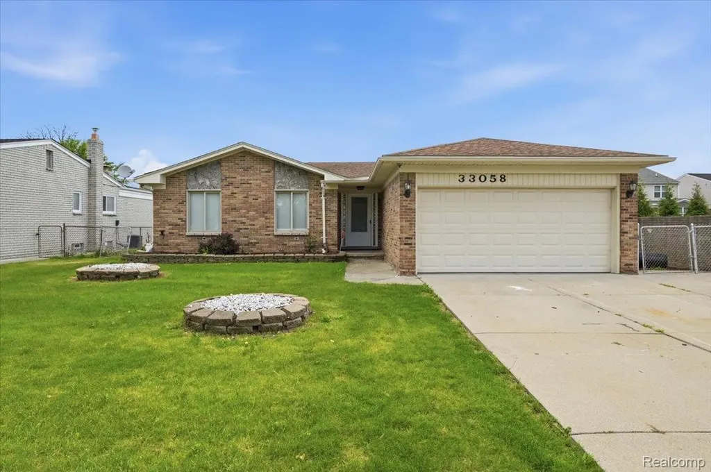 33058 Ione Drive Sterling Heights City MI 48310