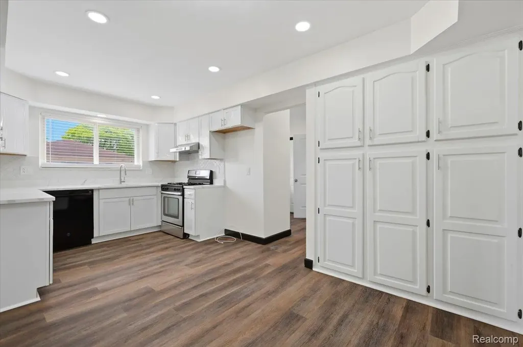 33058 Ione Drive Sterling Heights City MI 48310