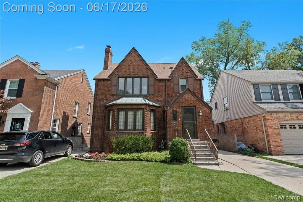 312 Mckinley Avenue Grosse Pointe Farms City MI 48236
