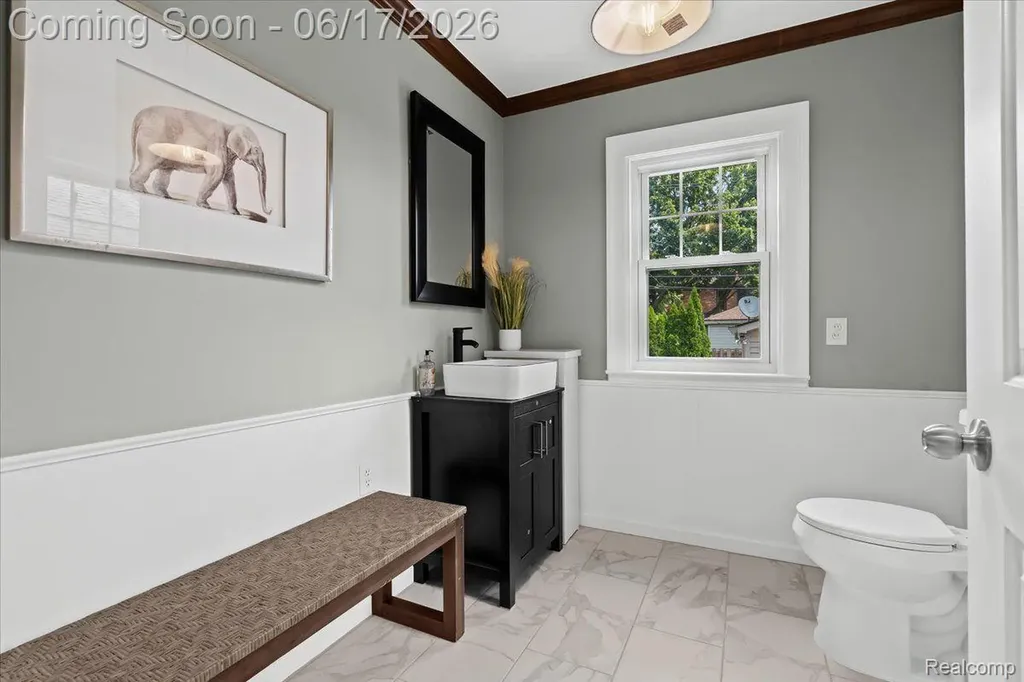 312 Mckinley Avenue Grosse Pointe Farms City MI 48236