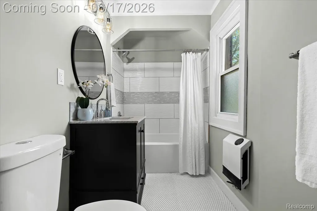 312 Mckinley Avenue Grosse Pointe Farms City MI 48236