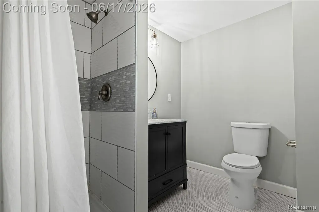 312 Mckinley Avenue Grosse Pointe Farms City MI 48236