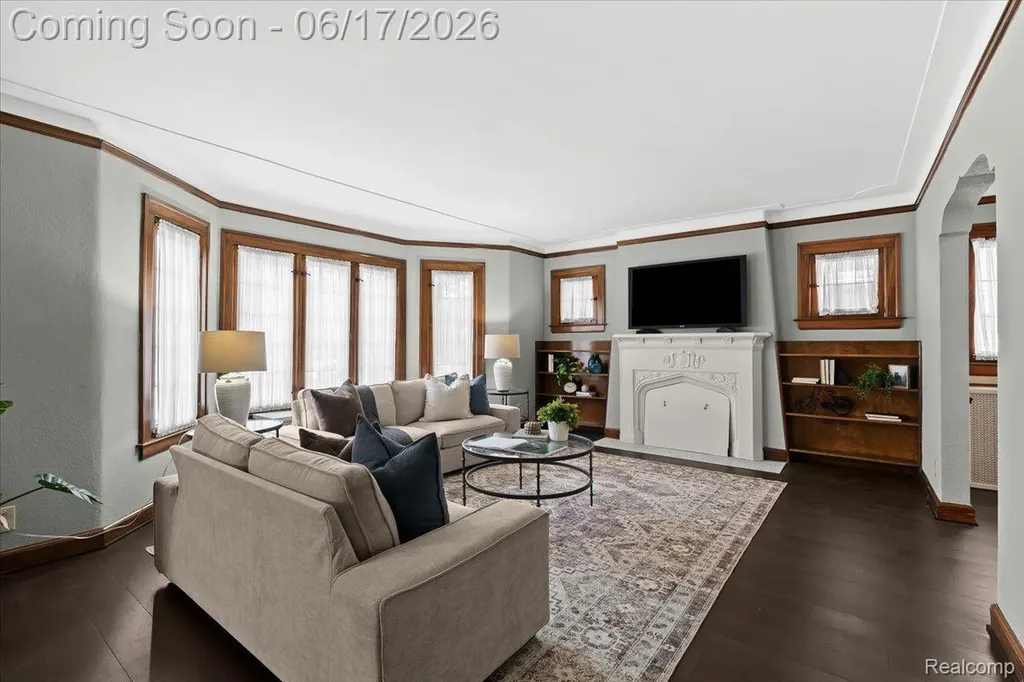 312 Mckinley Avenue Grosse Pointe Farms City MI 48236