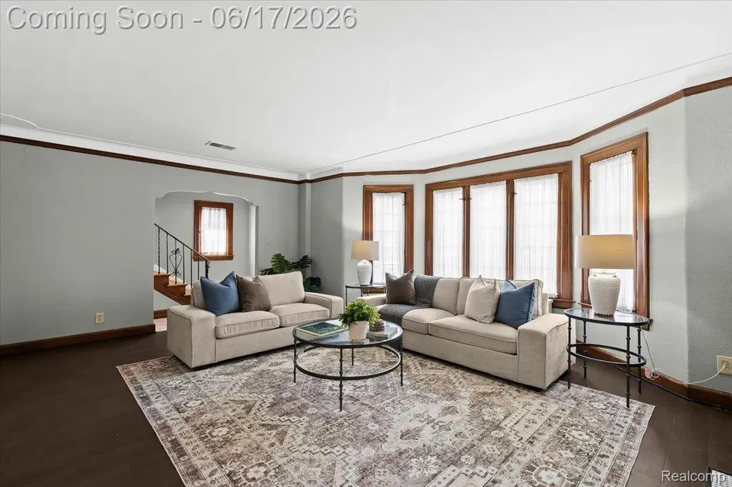 312 Mckinley Avenue Grosse Pointe Farms City MI 48236