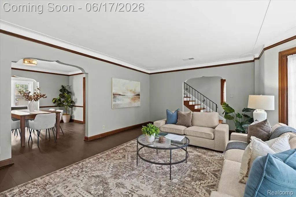 312 Mckinley Avenue Grosse Pointe Farms City MI 48236