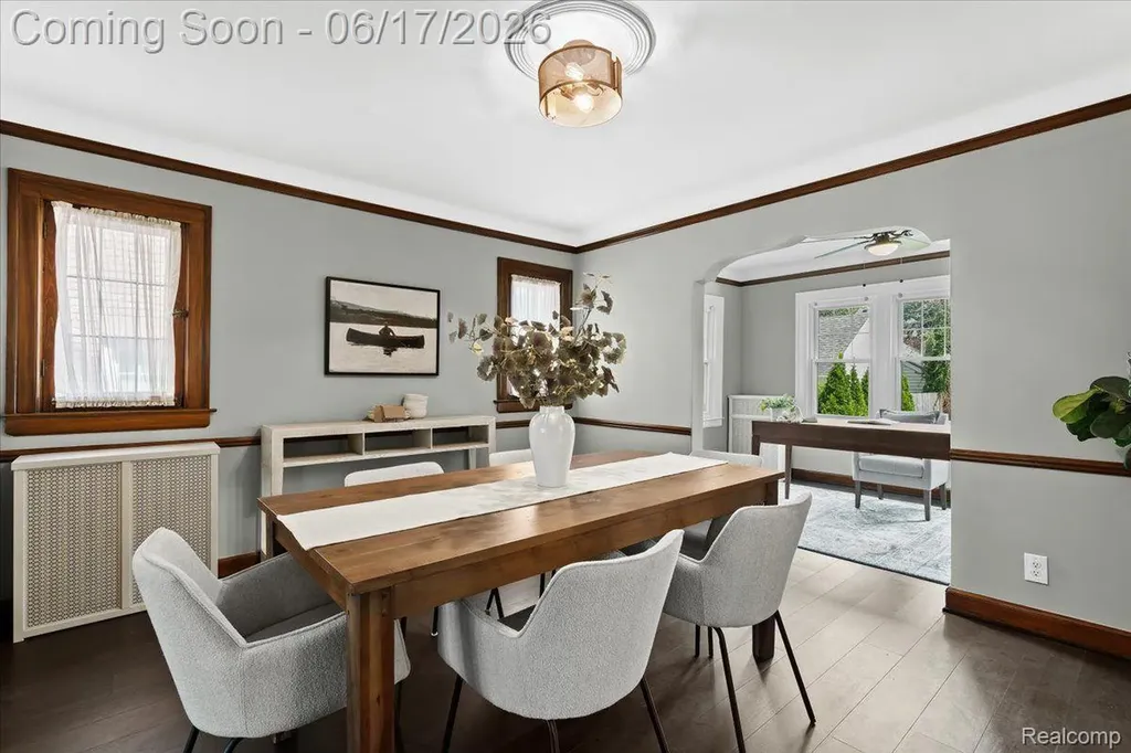 312 Mckinley Avenue Grosse Pointe Farms City MI 48236