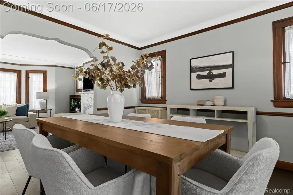 312 Mckinley Avenue Grosse Pointe Farms City MI 48236