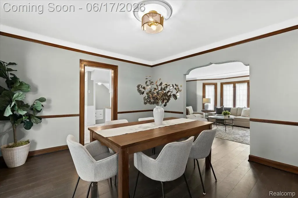 312 Mckinley Avenue Grosse Pointe Farms City MI 48236
