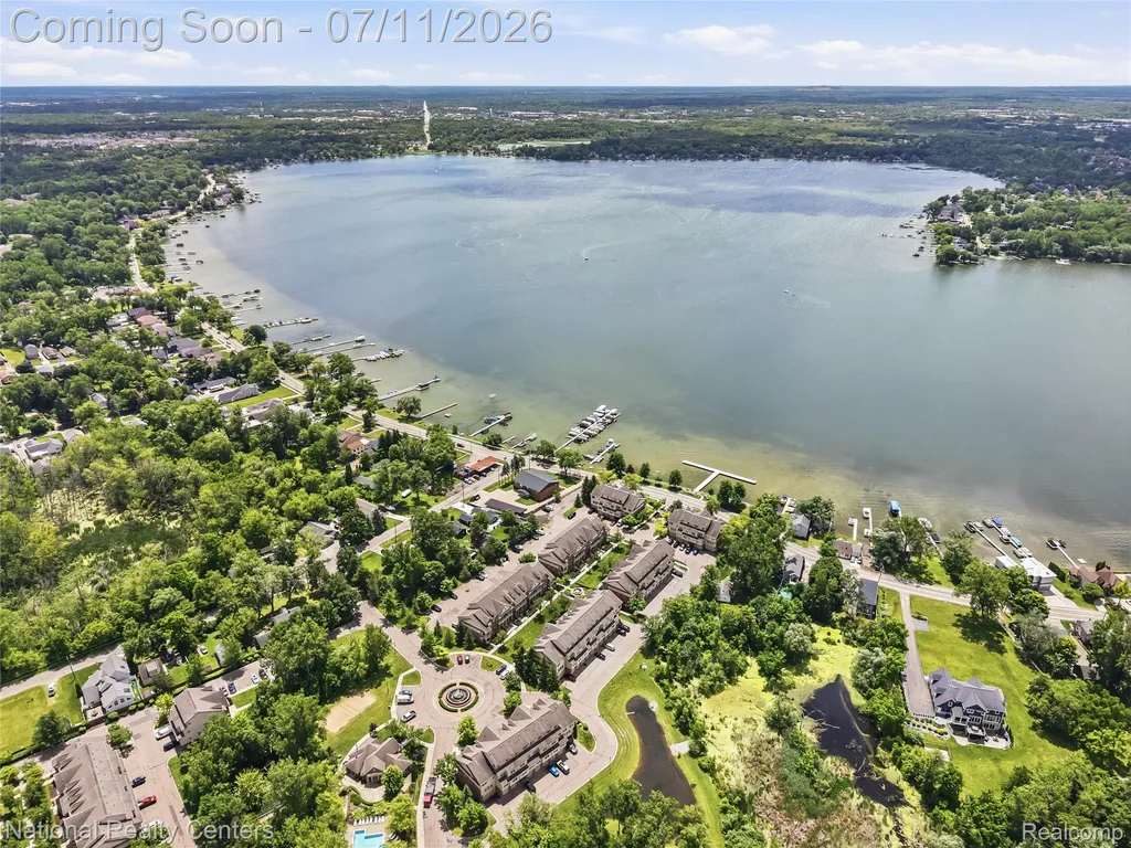128 Sandy Lane Walled Lake City MI 48390