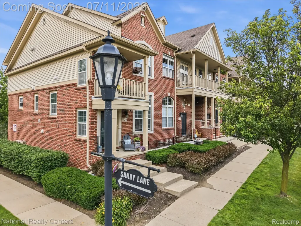 128 Sandy Lane Walled Lake City MI 48390
