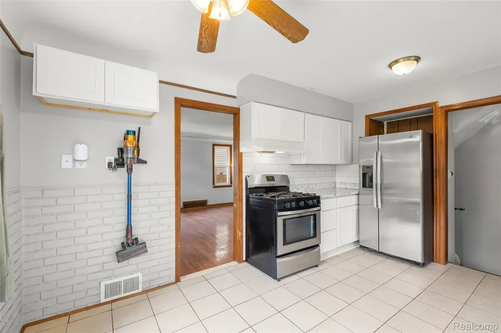 1946 Leblanc Street Lincoln Park City MI 48146